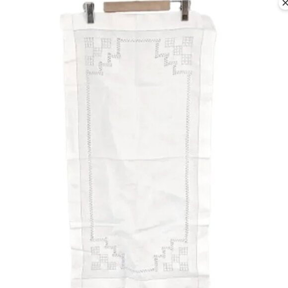 Vintage White Linen Table Runner Cutwork Design 33" x 17"  Cottage Farmhouse - Picture 9 of 9